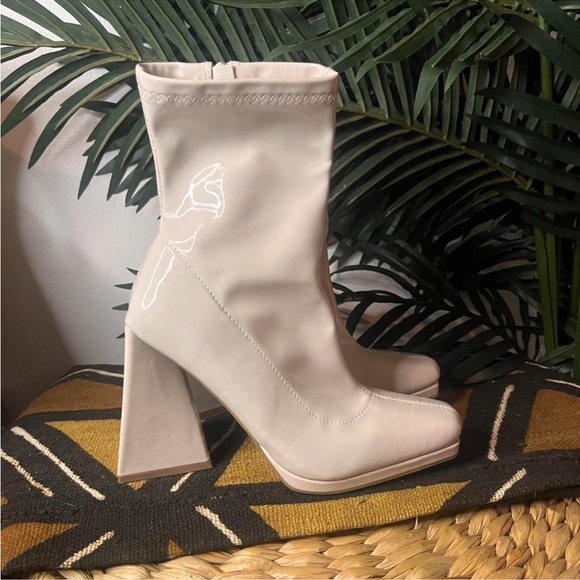 Shoes - Elegant Cream Ankle Boots